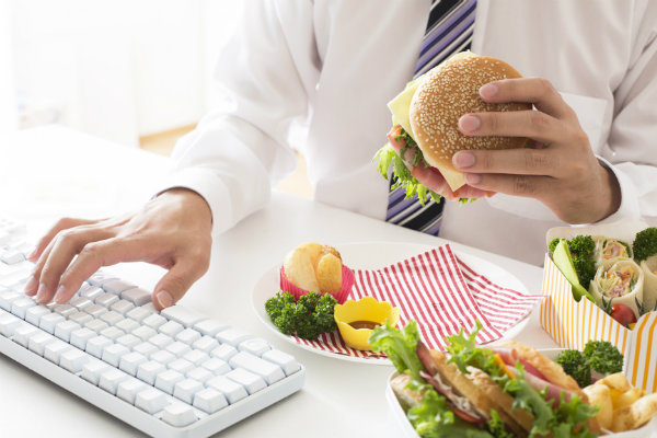 Ăn sao để vẫn khỏe khi làm việc cường độ cao