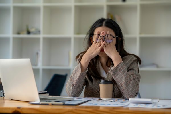 Người làm việc trí óc căng thẳng nên ăn gì để duy trì sự tập trung và hiệu suất làm việc?