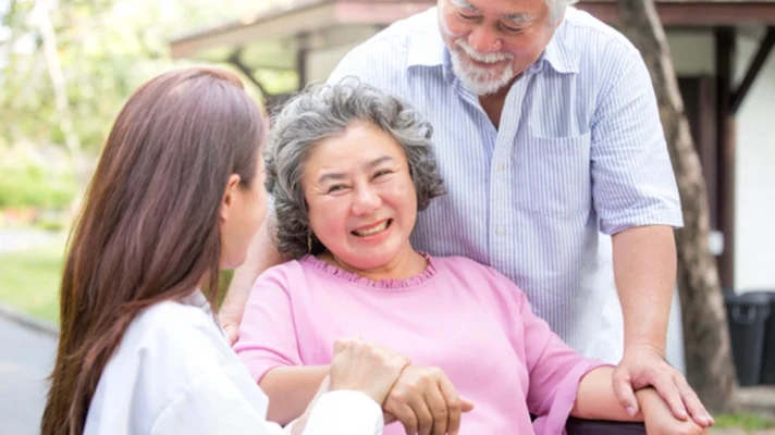 Chăm sóc người lớn tuổi: Cần lưu ý gì về dinh dưỡng để duy trì sức khỏe lâu dài cho cha mẹ?