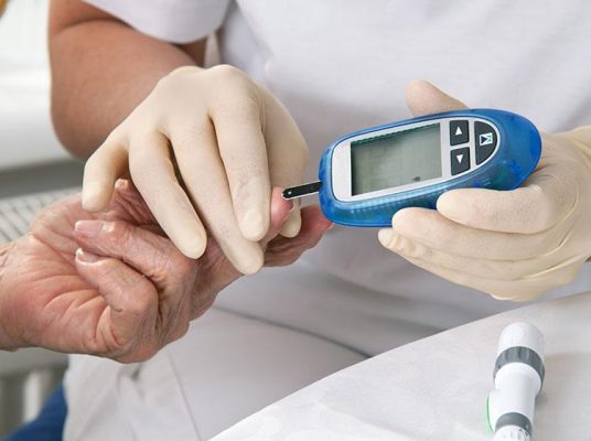 Chỉ số đường huyết bao nhiêu là bình thường? Cách theo dõi tại nhà